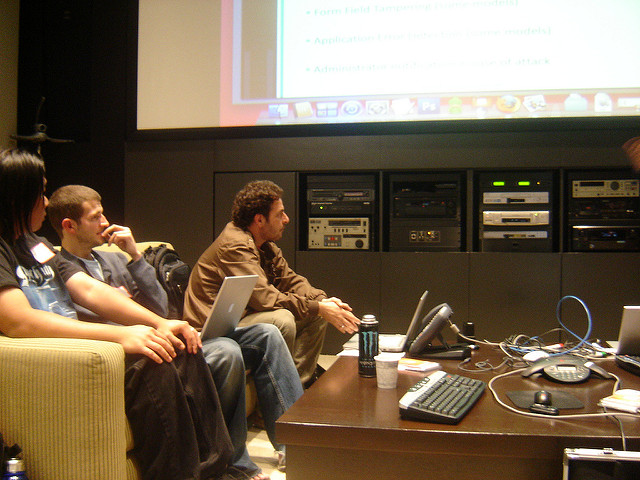 https://c2.staticflickr.com/4/3143/2438222074_5e1d65df77_z.jpg