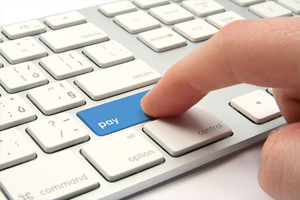 A desk with a computer mouse and keyboard

Description automatically generated